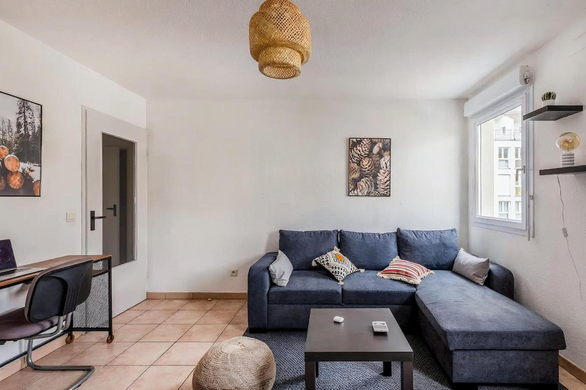 Superbe Appartement - Parking Gratuit - 4 Personnes Chambéry Dış mekan fotoğraf
