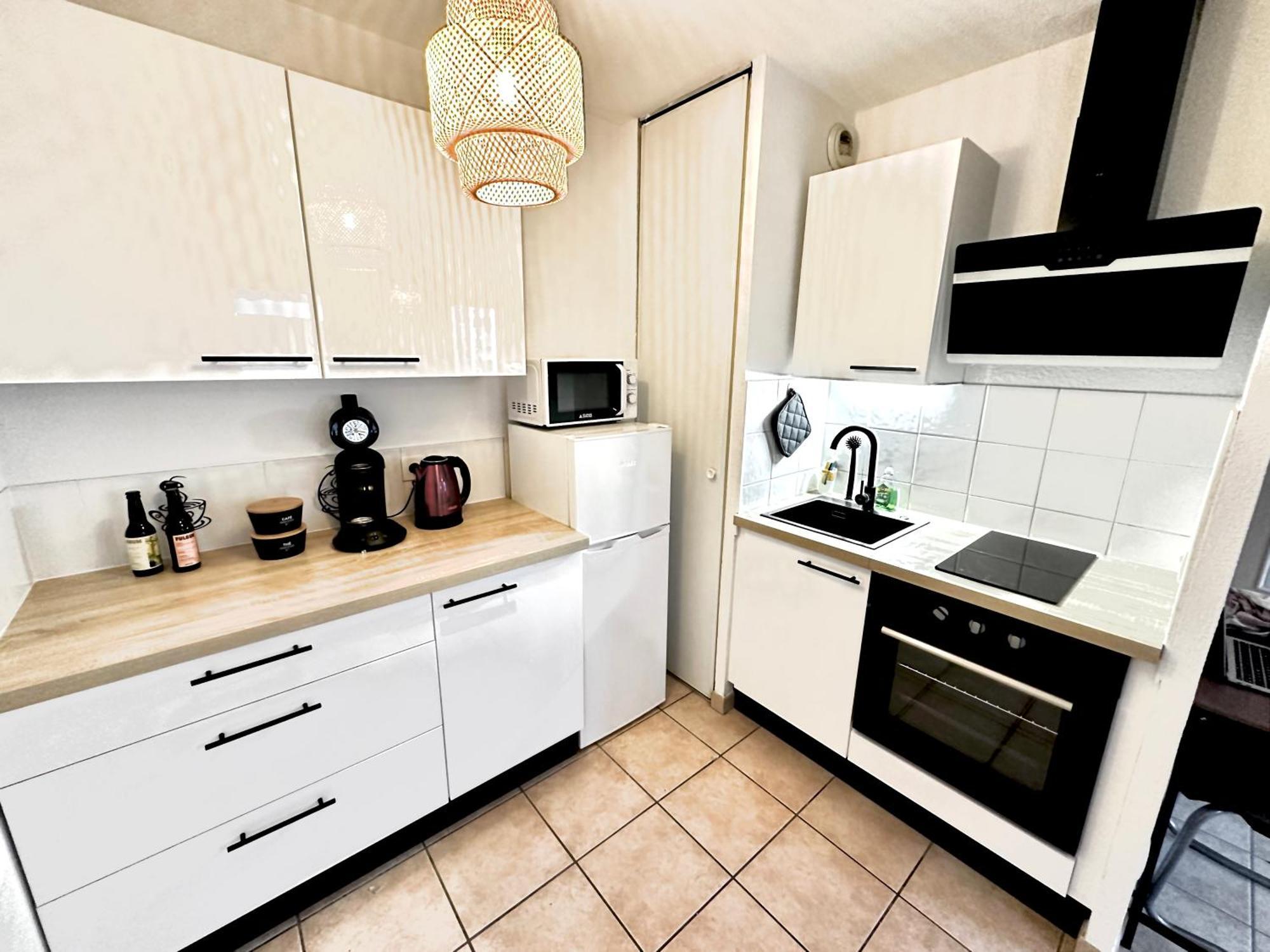 Superbe Appartement - Parking Gratuit - 4 Personnes Chambéry Dış mekan fotoğraf