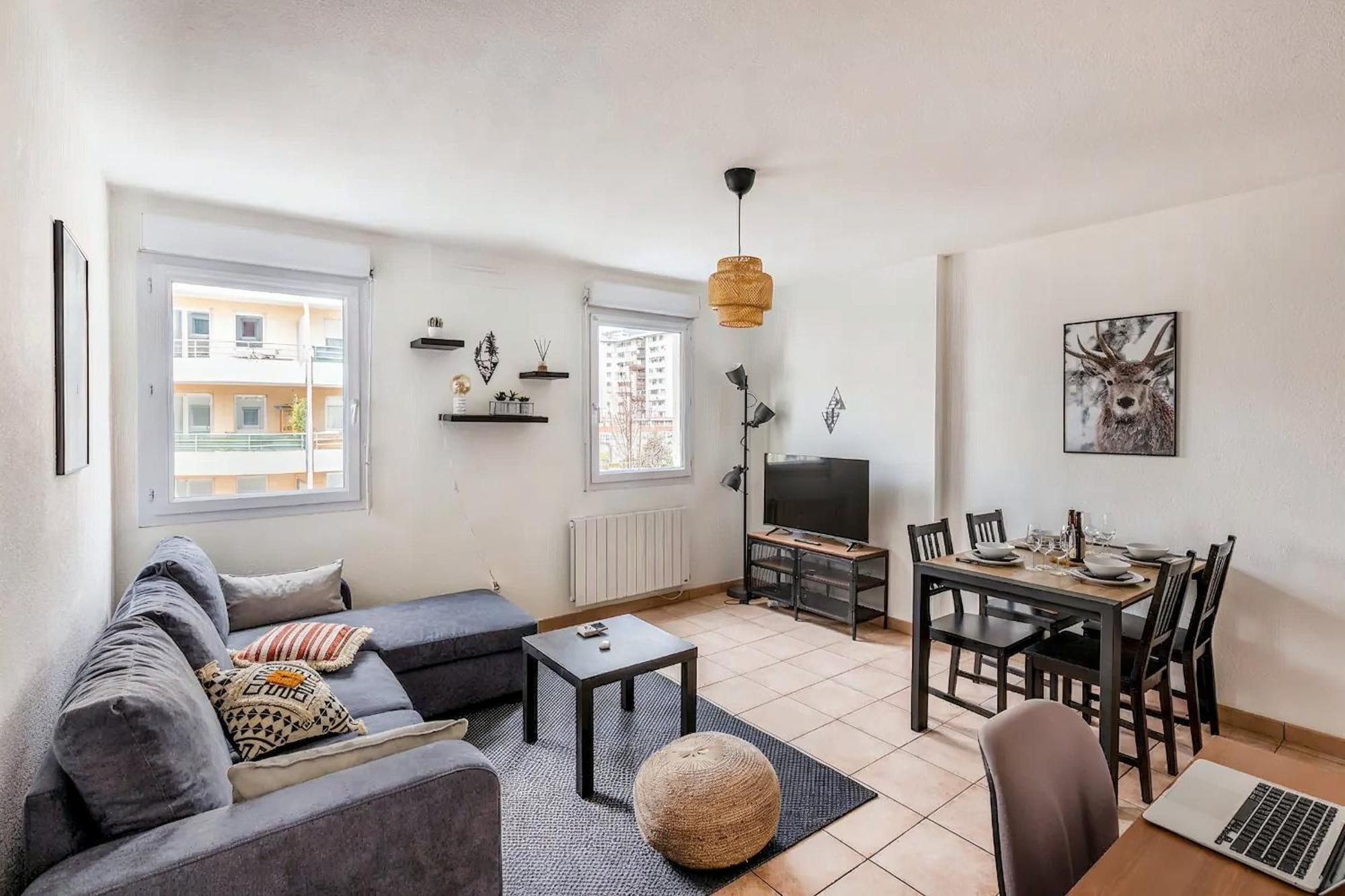 Superbe Appartement - Parking Gratuit - 4 Personnes Chambéry Dış mekan fotoğraf