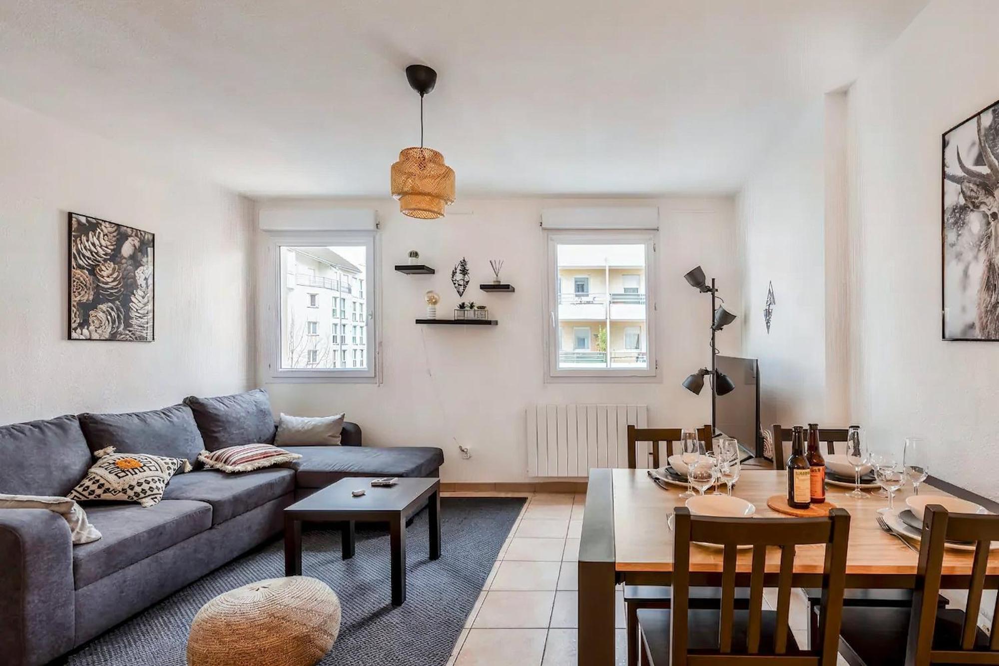 Superbe Appartement - Parking Gratuit - 4 Personnes Chambéry Dış mekan fotoğraf