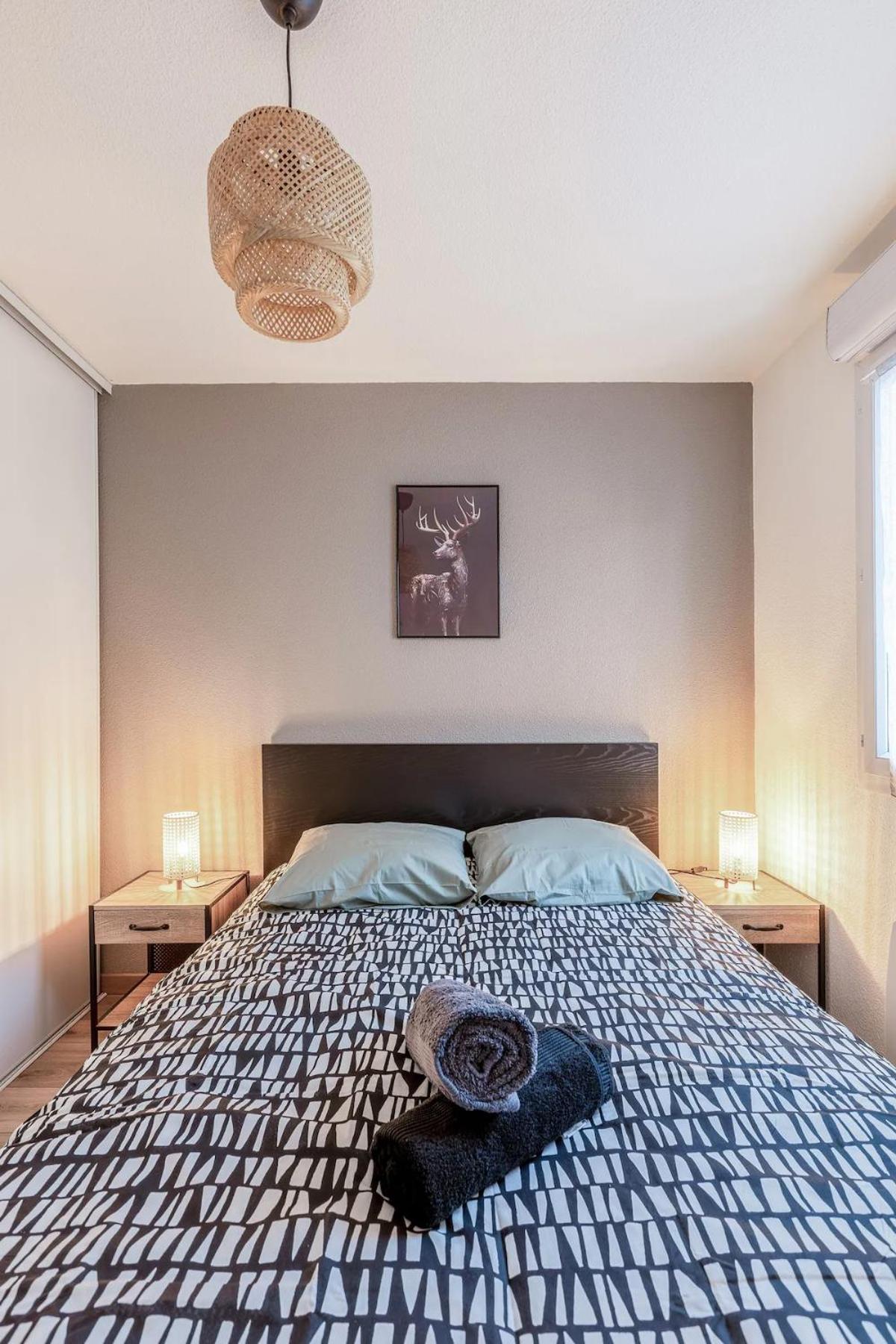 Superbe Appartement - Parking Gratuit - 4 Personnes Chambéry Dış mekan fotoğraf