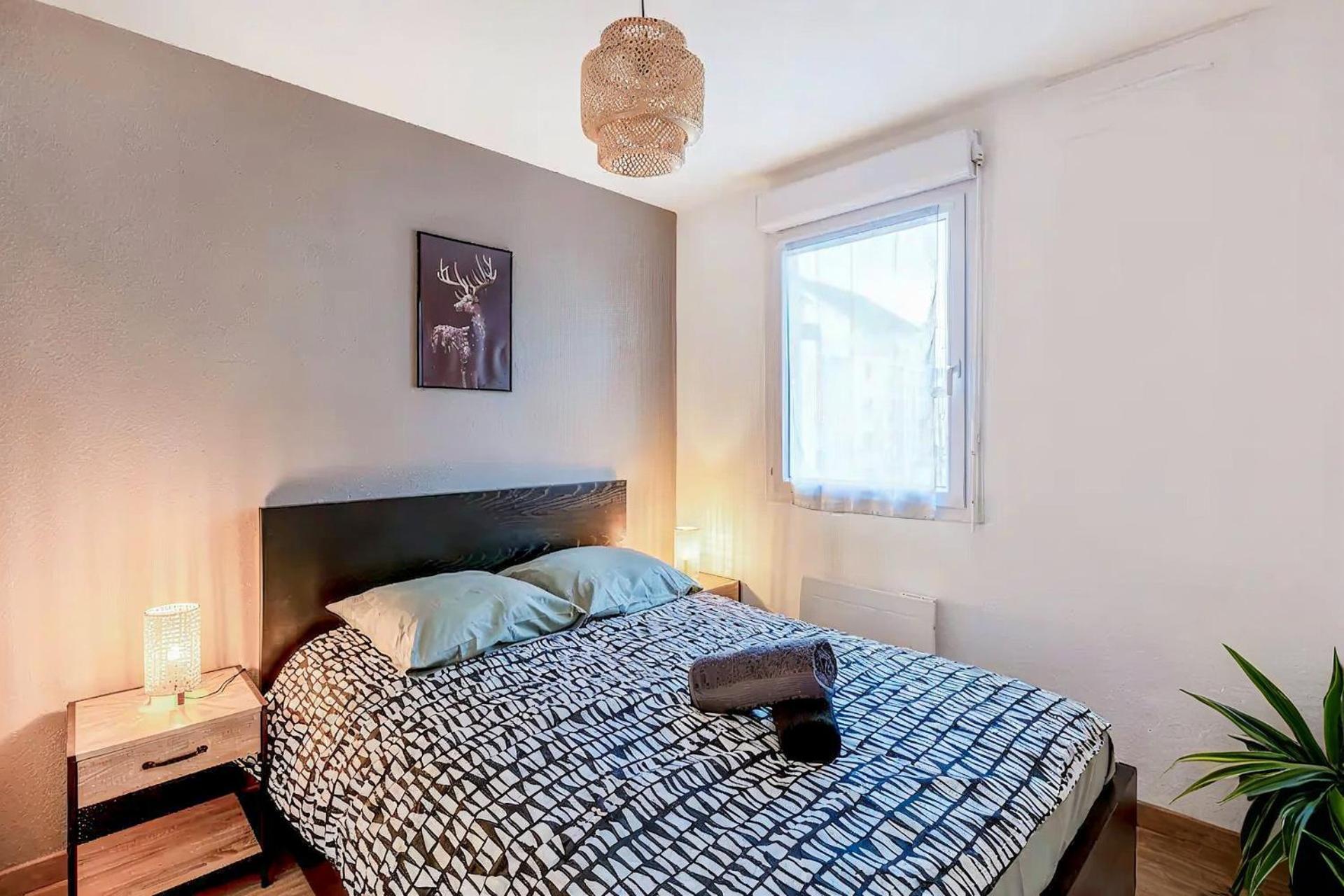Superbe Appartement - Parking Gratuit - 4 Personnes Chambéry Dış mekan fotoğraf